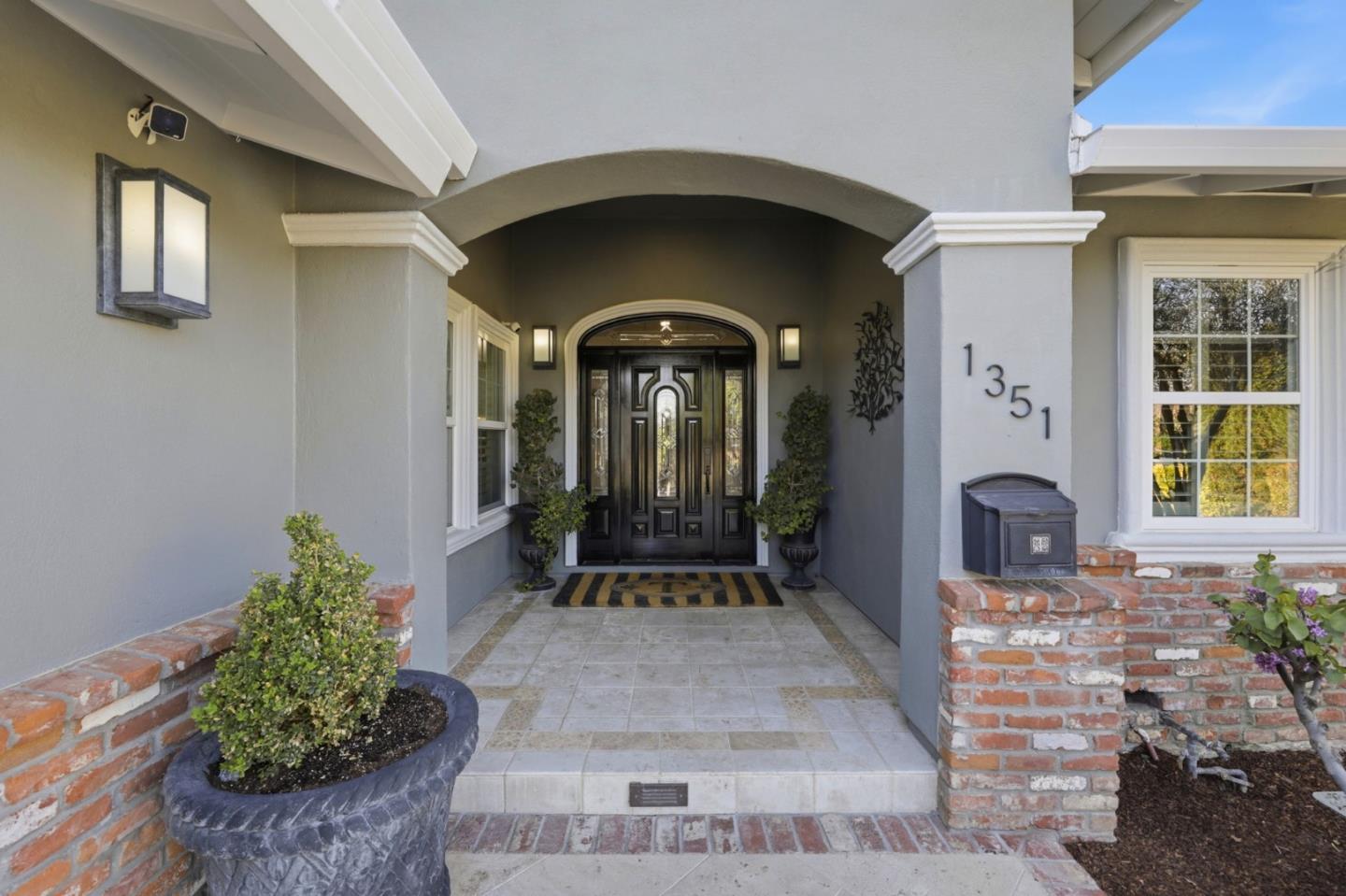 Detail Gallery Image 4 of 44 For 1351 Robsheal Dr, San Jose,  CA 95125 - 3 Beds | 2/1 Baths