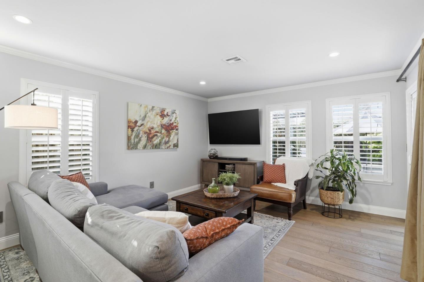 Detail Gallery Image 9 of 44 For 1351 Robsheal Dr, San Jose,  CA 95125 - 3 Beds | 2/1 Baths