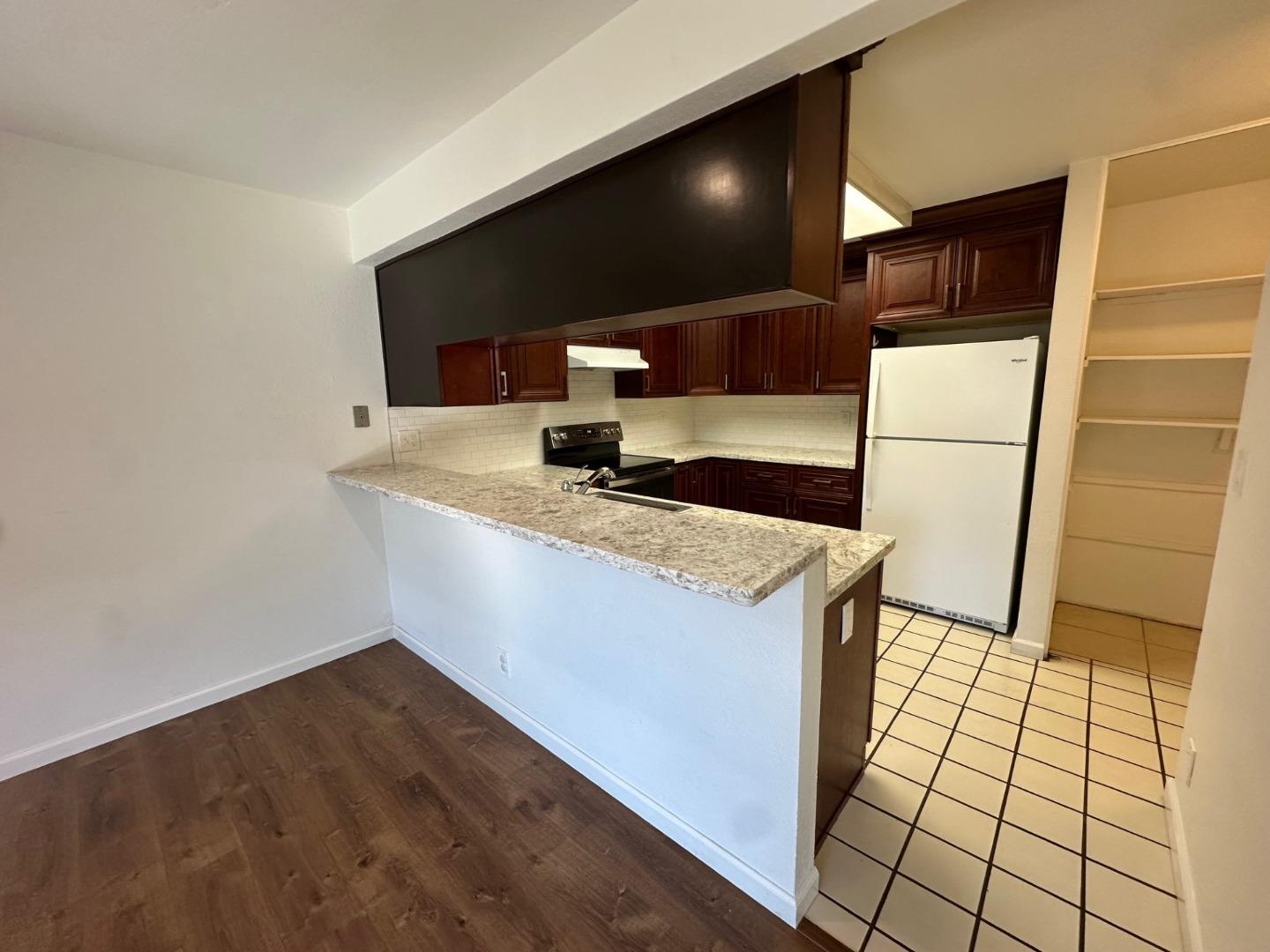 Detail Gallery Image 6 of 15 For 2212 Almaden Rd a,  San Jose,  CA 95125 - 2 Beds | 2 Baths