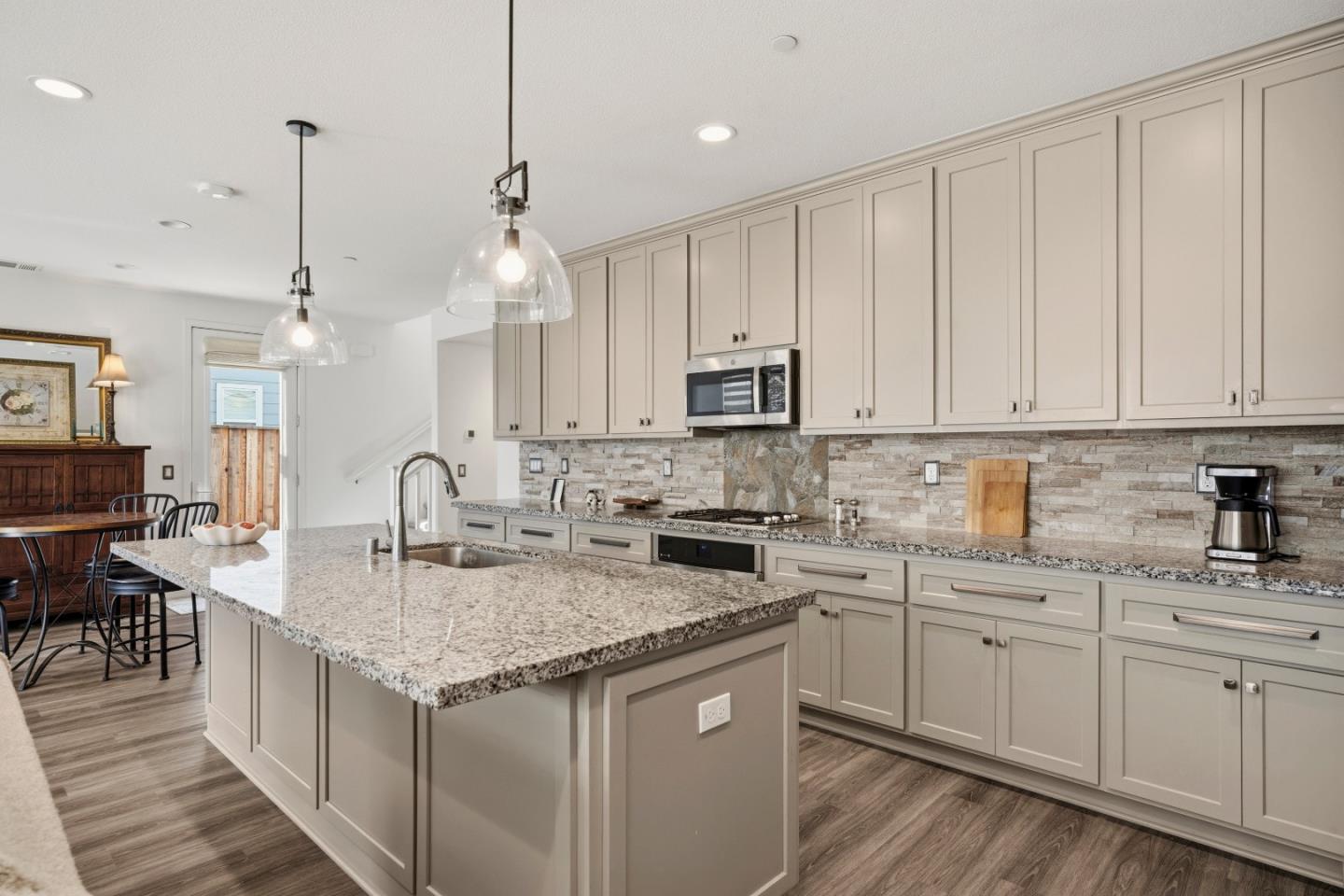 Detail Gallery Image 11 of 37 For 2785 Telegraph Blvd, Marina,  CA 93933 - 3 Beds | 2/1 Baths