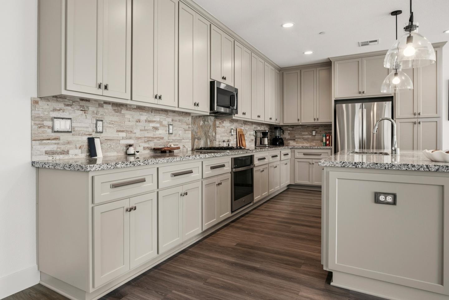 Detail Gallery Image 5 of 37 For 2785 Telegraph Blvd, Marina,  CA 93933 - 3 Beds | 2/1 Baths