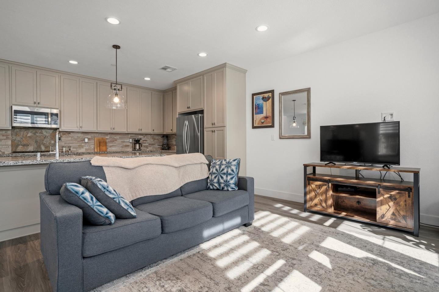 Detail Gallery Image 7 of 37 For 2785 Telegraph Blvd, Marina,  CA 93933 - 3 Beds | 2/1 Baths