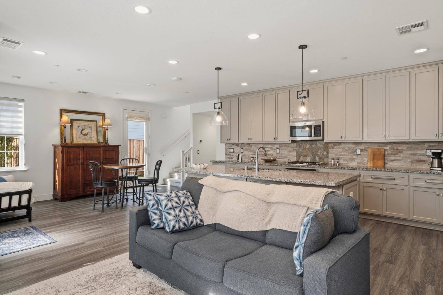 Detail Gallery Image 9 of 37 For 2785 Telegraph Blvd, Marina,  CA 93933 - 3 Beds | 2/1 Baths