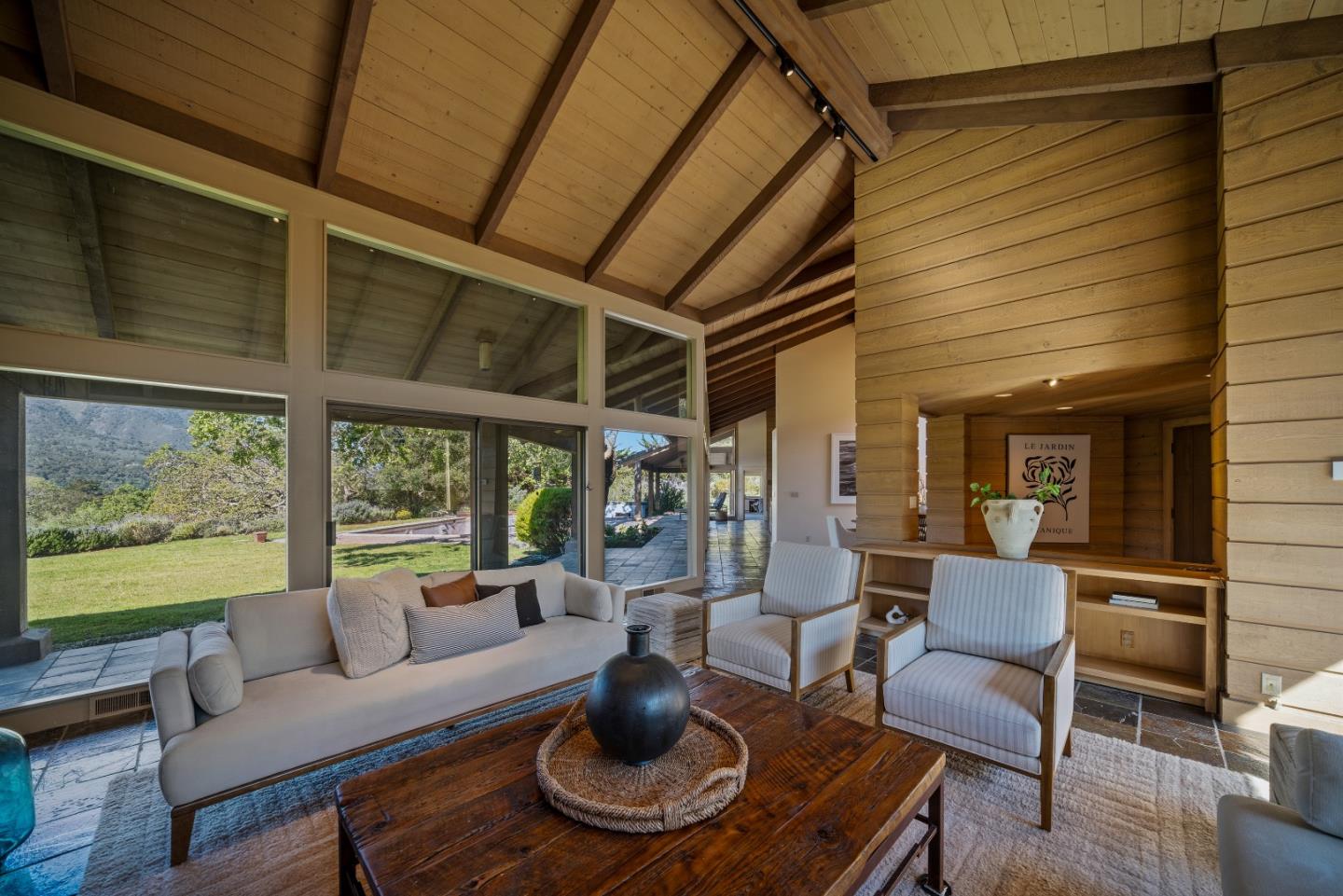 Detail Gallery Image 4 of 35 For 131 Rancho Rd, Carmel Valley,  CA 93924 - 3 Beds | 2/1 Baths