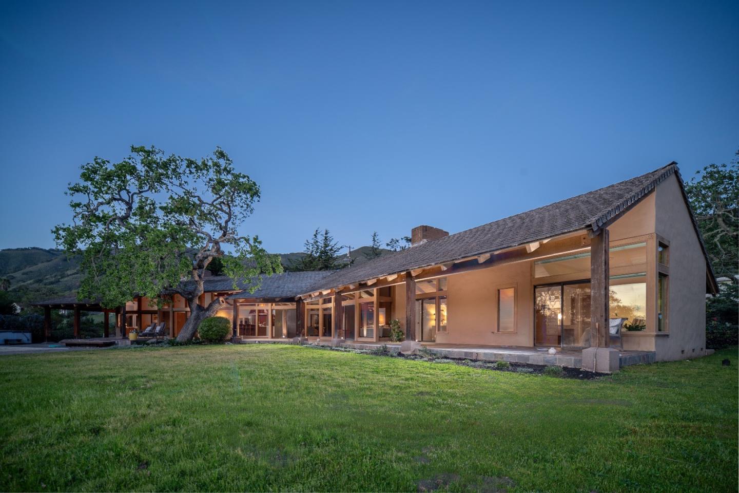 Detail Gallery Image 8 of 35 For 131 Rancho Rd, Carmel Valley,  CA 93924 - 3 Beds | 2/1 Baths