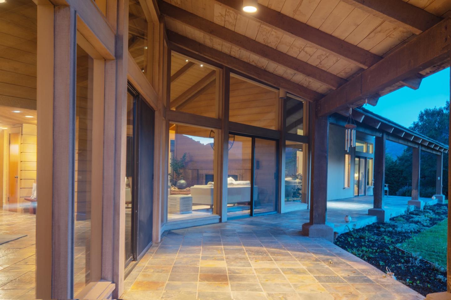 Detail Gallery Image 9 of 35 For 131 Rancho Rd, Carmel Valley,  CA 93924 - 3 Beds | 2/1 Baths