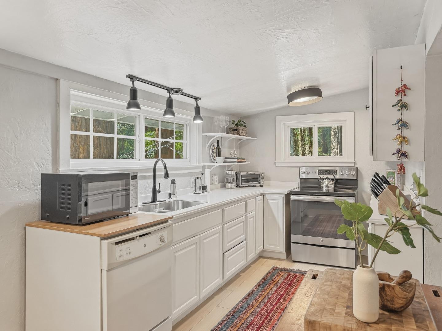 Detail Gallery Image 7 of 59 For 183 Sylvan Ave, Boulder Creek,  CA 95006 - 2 Beds | 2 Baths