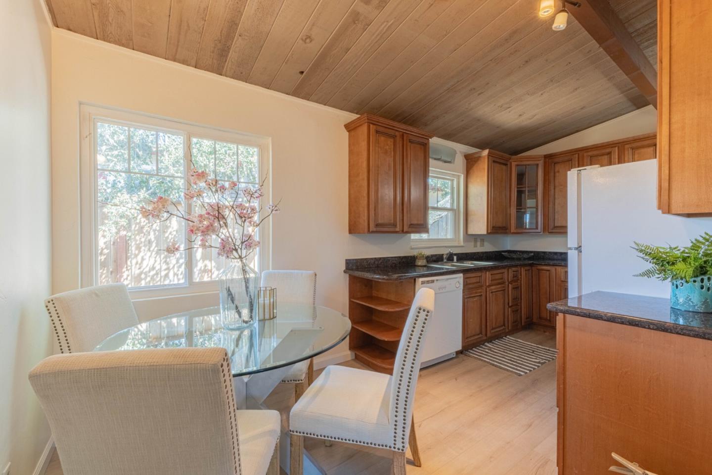 Detail Gallery Image 10 of 32 For 1227 Shafter Ave, Pacific Grove,  CA 93950 - 3 Beds | 1/1 Baths