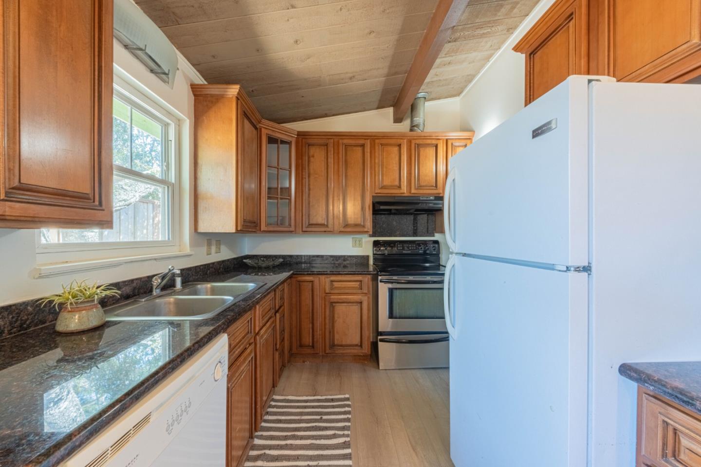 Detail Gallery Image 12 of 32 For 1227 Shafter Ave, Pacific Grove,  CA 93950 - 3 Beds | 1/1 Baths