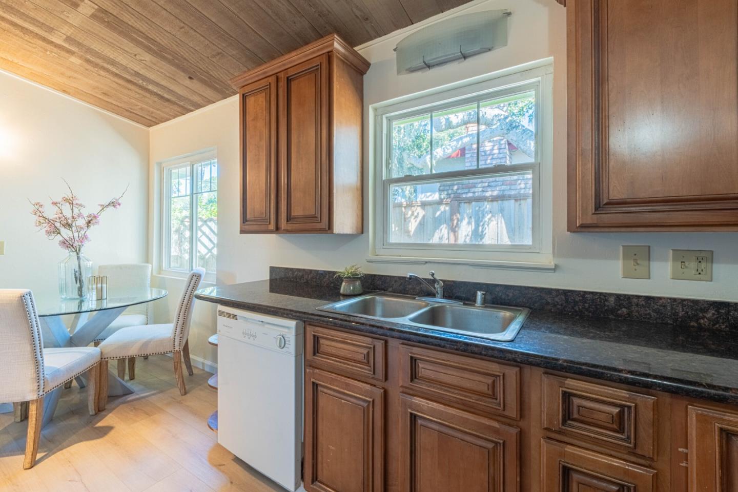 Detail Gallery Image 14 of 32 For 1227 Shafter Ave, Pacific Grove,  CA 93950 - 3 Beds | 1/1 Baths