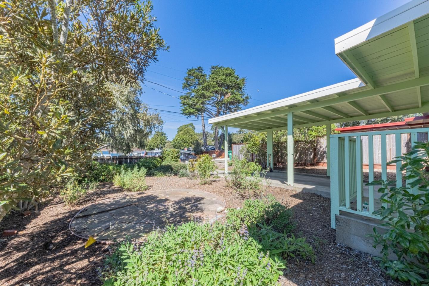 Detail Gallery Image 4 of 32 For 1227 Shafter Ave, Pacific Grove,  CA 93950 - 3 Beds | 1/1 Baths