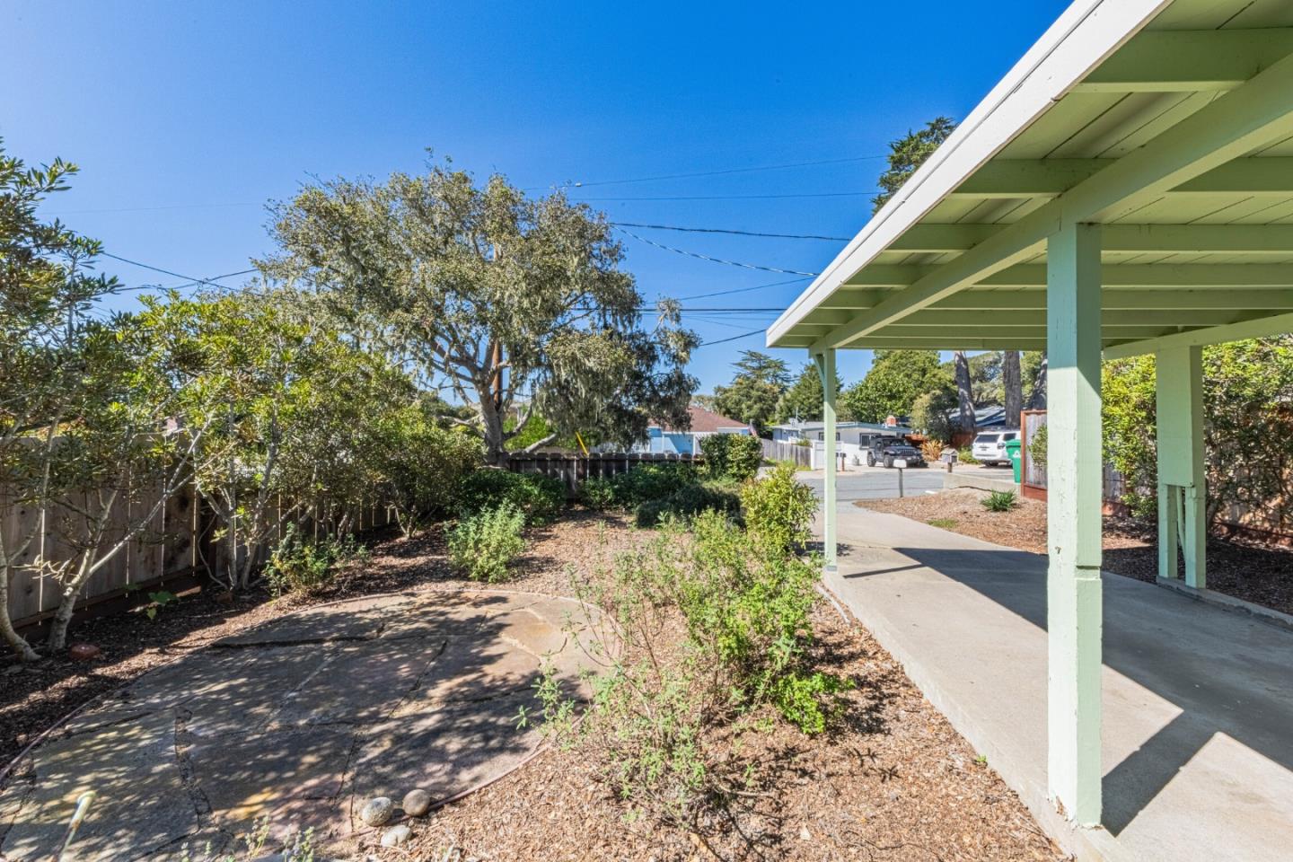 Detail Gallery Image 5 of 32 For 1227 Shafter Ave, Pacific Grove,  CA 93950 - 3 Beds | 1/1 Baths