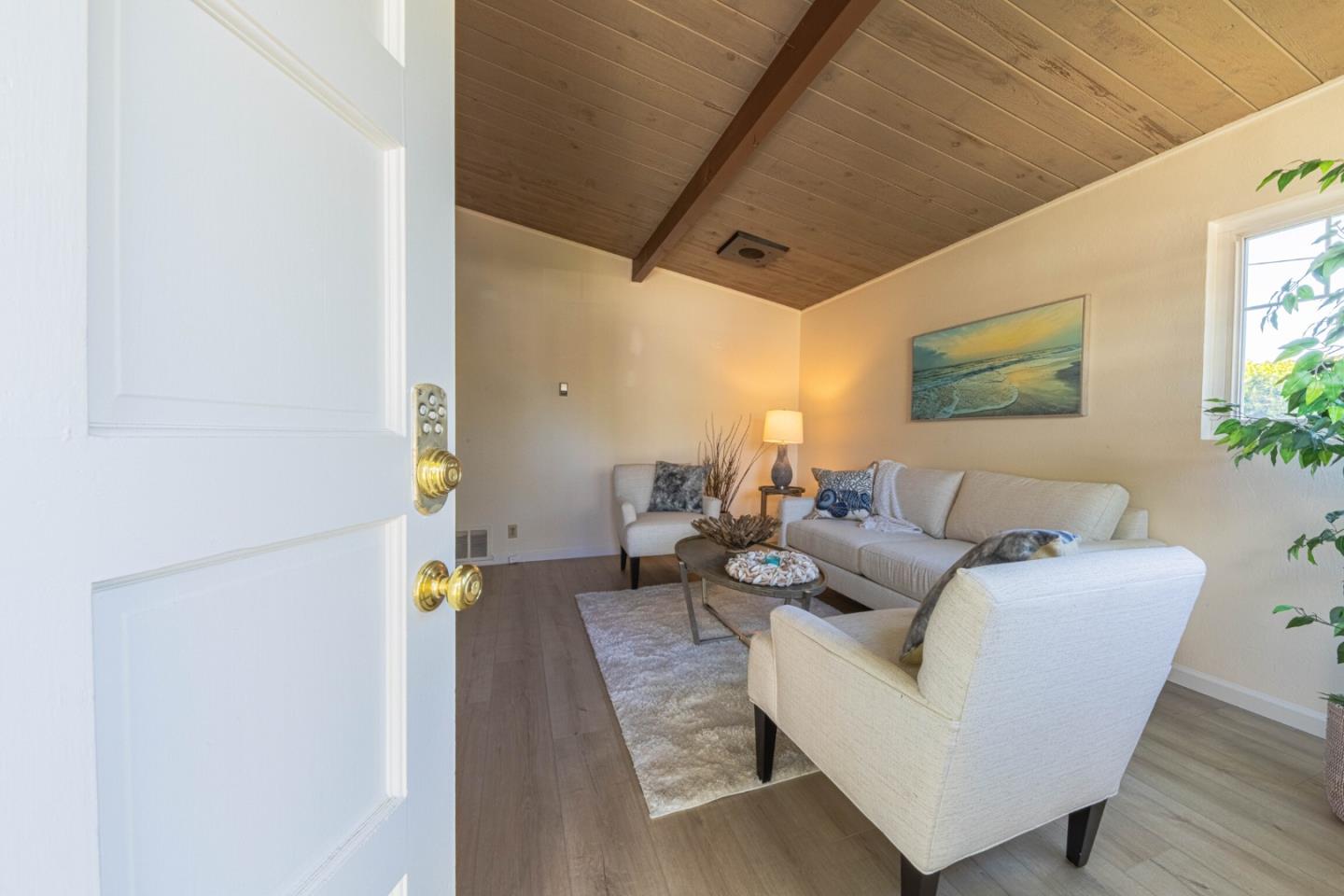 Detail Gallery Image 6 of 32 For 1227 Shafter Ave, Pacific Grove,  CA 93950 - 3 Beds | 1/1 Baths