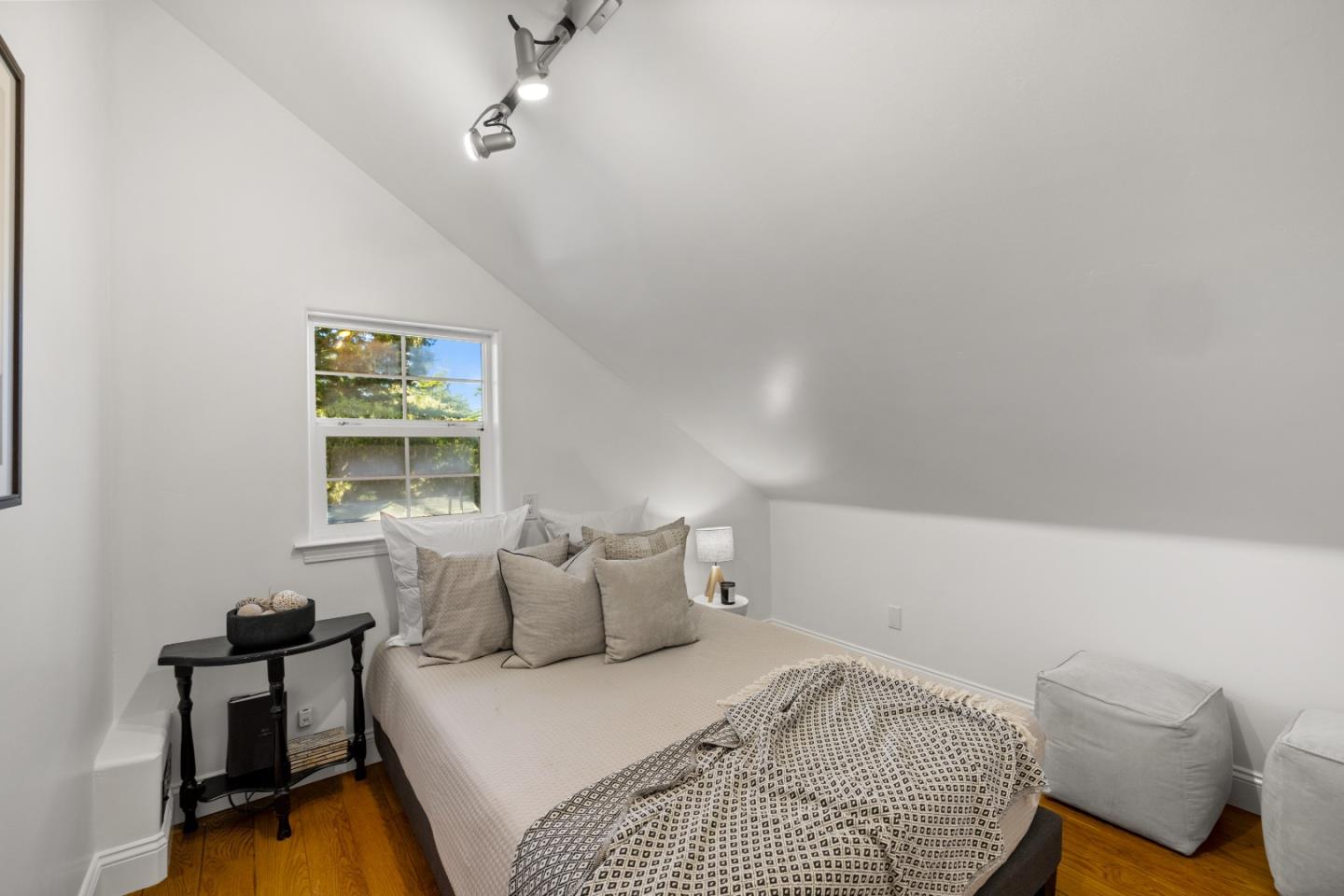 Detail Gallery Image 25 of 42 For 494 Grove Acre, Pacific Grove,  CA 93950 - 4 Beds | 3 Baths