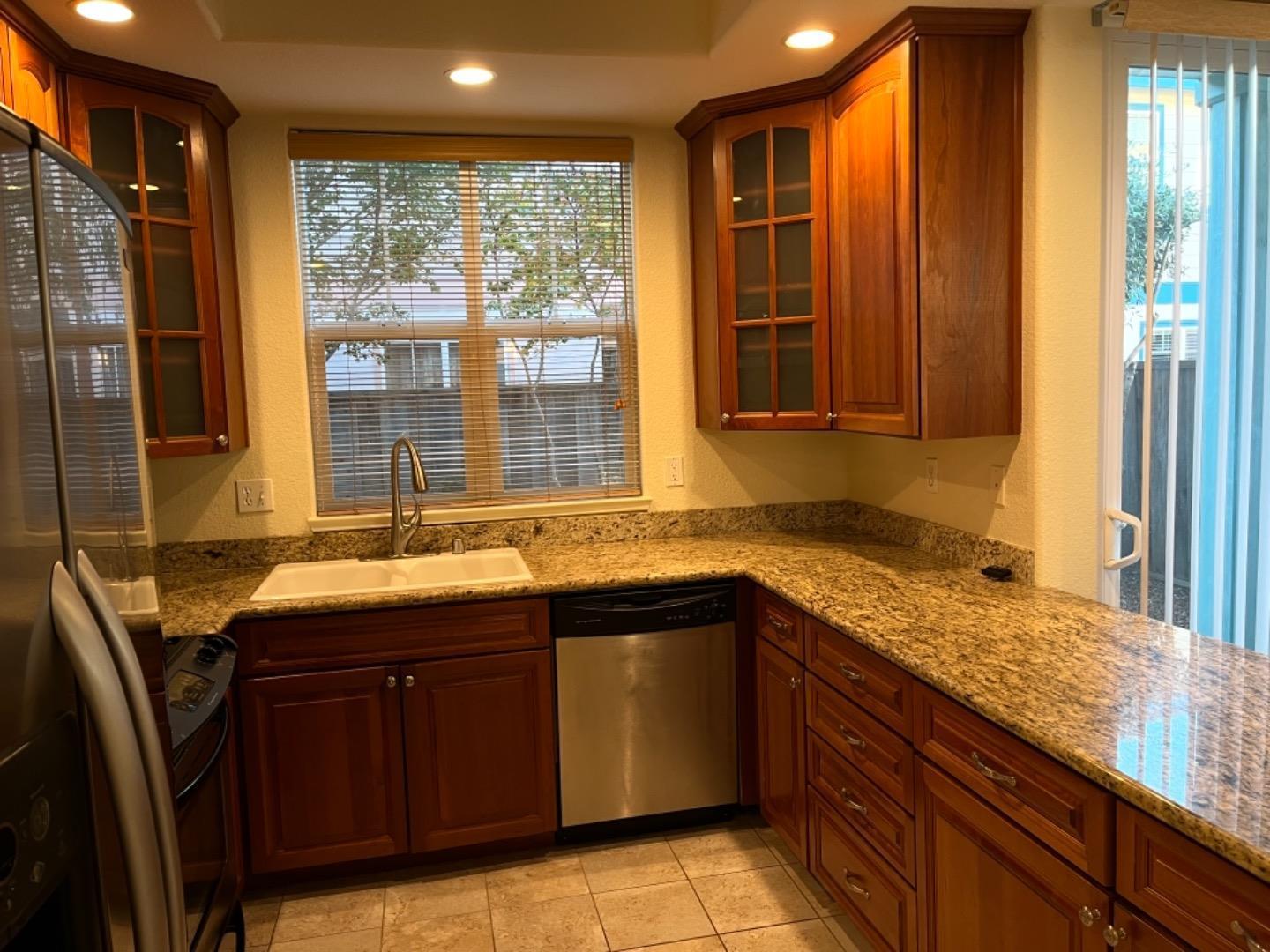 Detail Gallery Image 10 of 14 For 15 Josefa Way, Santa Cruz,  CA 95060 - 3 Beds | 2/1 Baths