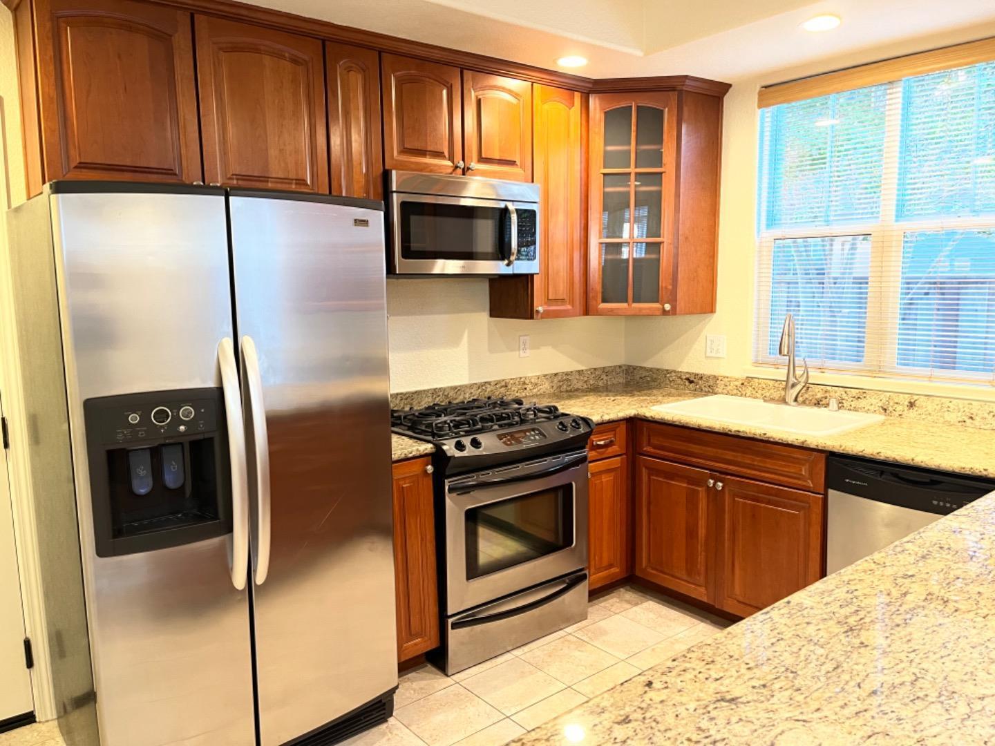 Detail Gallery Image 9 of 14 For 15 Josefa Way, Santa Cruz,  CA 95060 - 3 Beds | 2/1 Baths