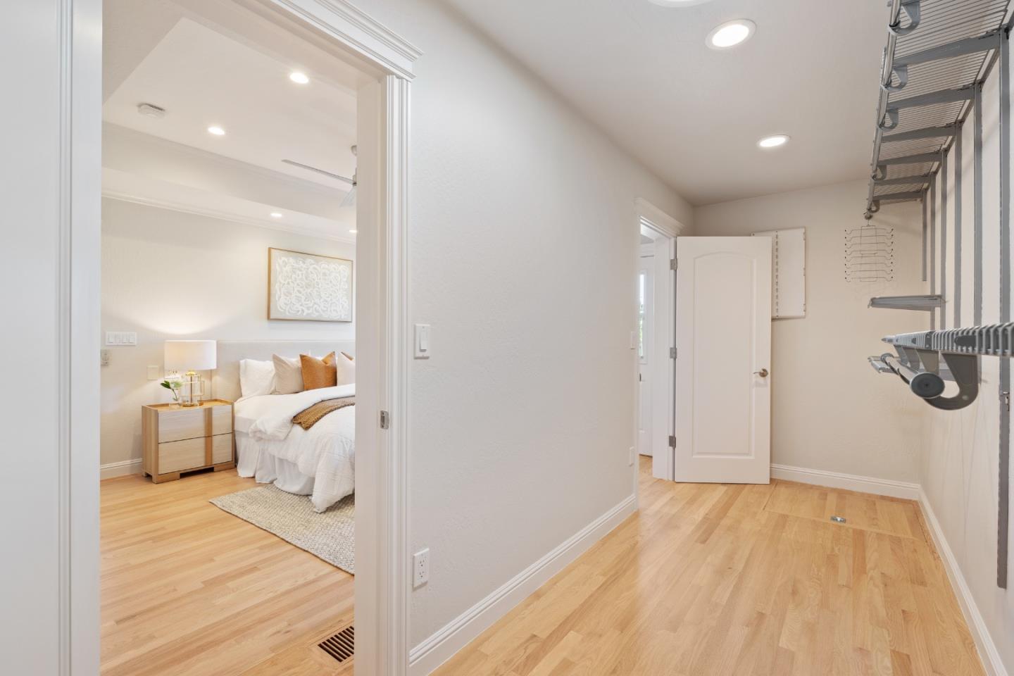 Detail Gallery Image 16 of 32 For 5087 Harwood Rd, San Jose,  CA 95124 - 5 Beds | 3/1 Baths