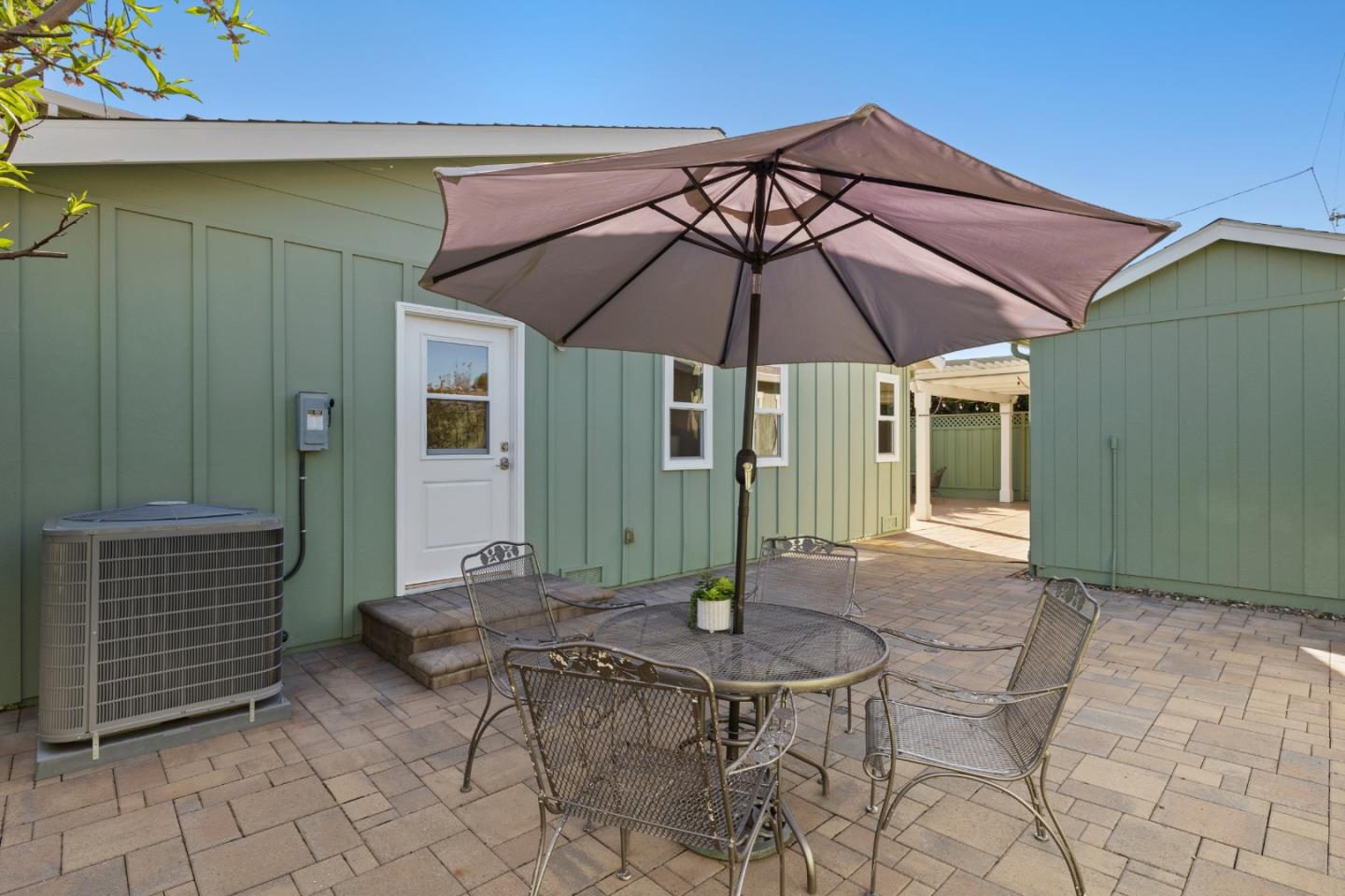 Detail Gallery Image 25 of 32 For 5087 Harwood Rd, San Jose,  CA 95124 - 5 Beds | 3/1 Baths