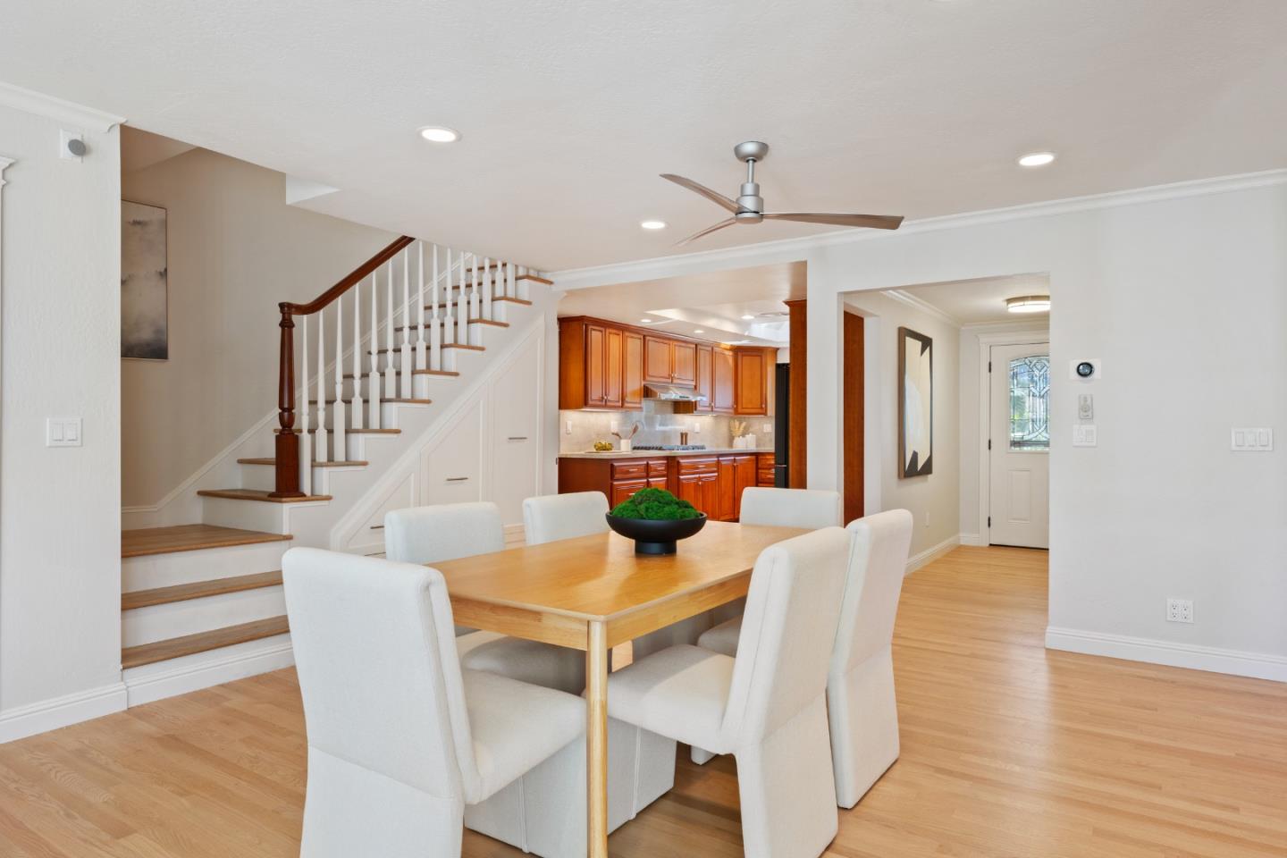 Detail Gallery Image 8 of 32 For 5087 Harwood Rd, San Jose,  CA 95124 - 5 Beds | 3/1 Baths