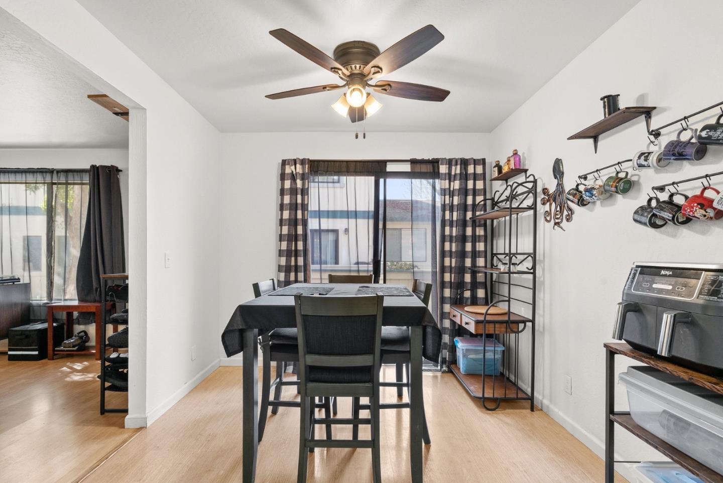 Detail Gallery Image 10 of 29 For 240 Green Meadow Dr #B,  Watsonville,  CA 95076 - 3 Beds | 1/1 Baths