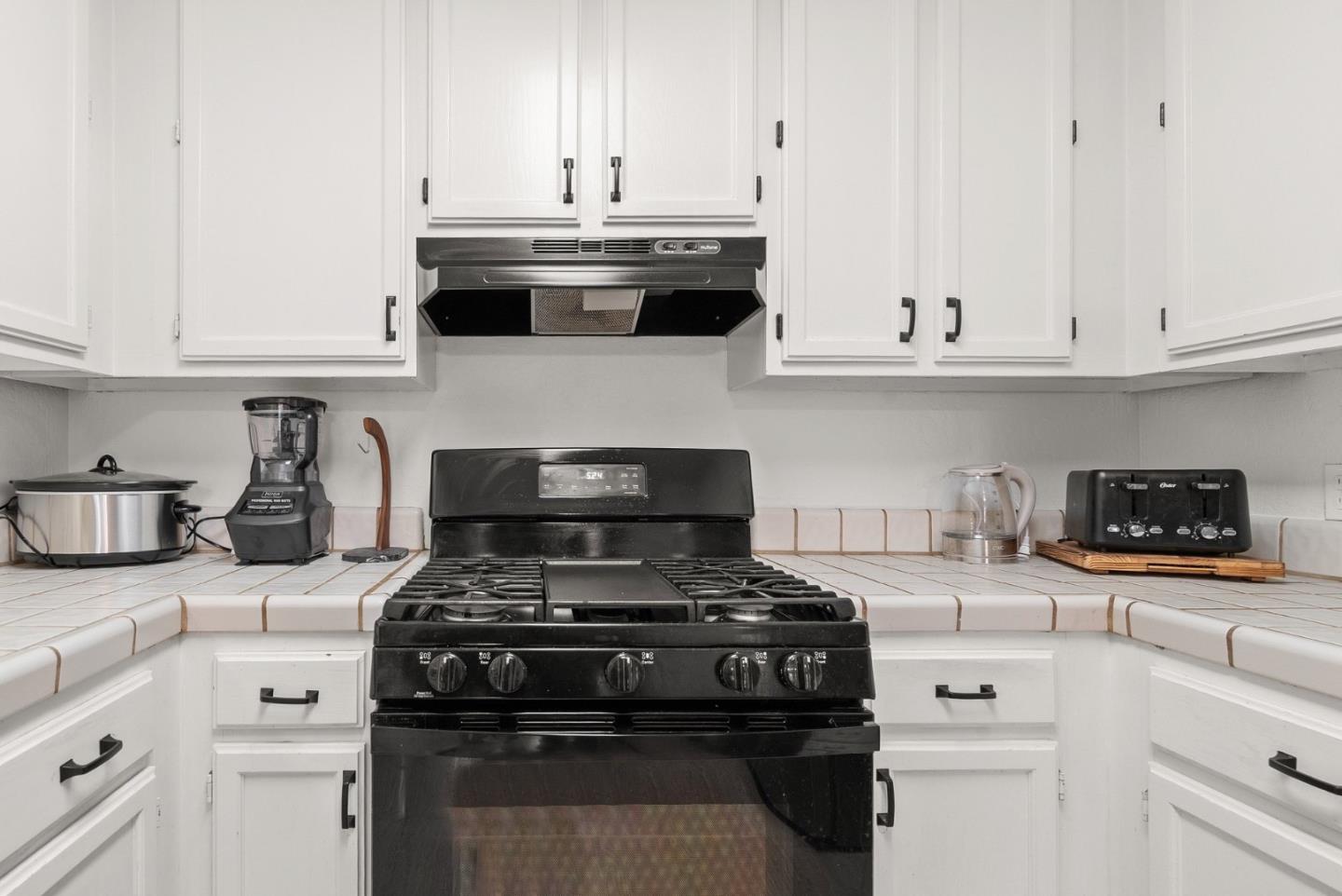 Detail Gallery Image 14 of 29 For 240 Green Meadow Dr #B,  Watsonville,  CA 95076 - 3 Beds | 1/1 Baths