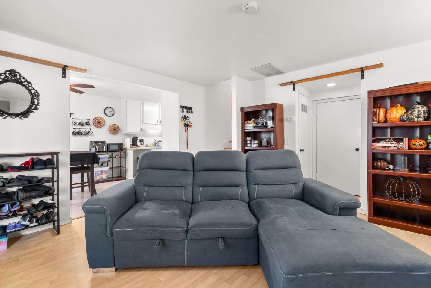 Detail Gallery Image 5 of 29 For 240 Green Meadow Dr #B,  Watsonville,  CA 95076 - 3 Beds | 1/1 Baths