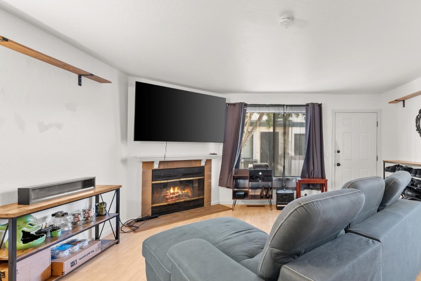 Detail Gallery Image 8 of 29 For 240 Green Meadow Dr #B,  Watsonville,  CA 95076 - 3 Beds | 1/1 Baths