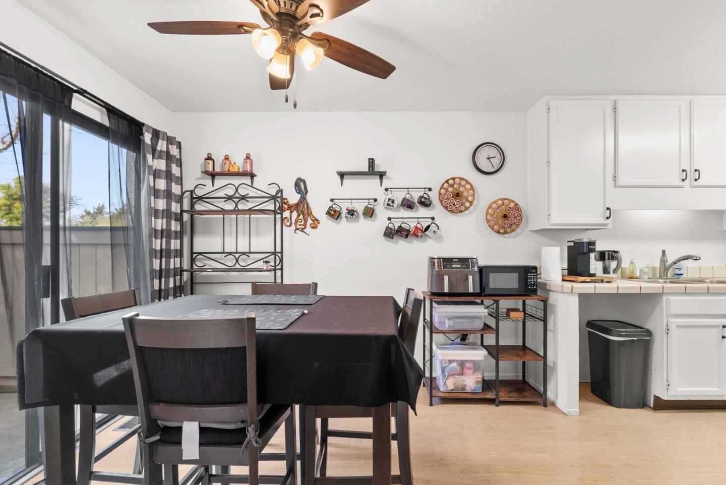 Detail Gallery Image 9 of 29 For 240 Green Meadow Dr #B,  Watsonville,  CA 95076 - 3 Beds | 1/1 Baths