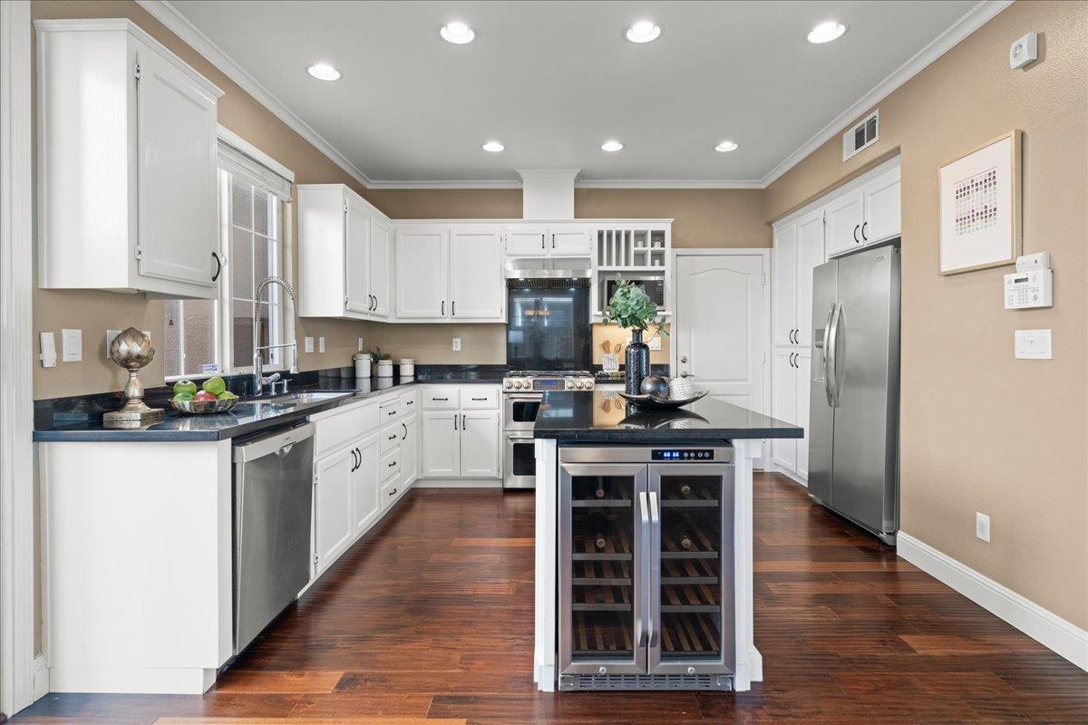 Detail Gallery Image 7 of 24 For 2235 3rd St, Santa Clara,  CA 95054 - 4 Beds | 2/1 Baths