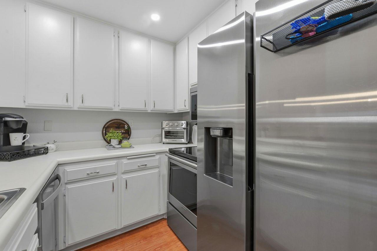 Detail Gallery Image 11 of 18 For 2140 Santa Cruz Ave #D105,  Menlo Park,  CA 94025 - 2 Beds | 2 Baths