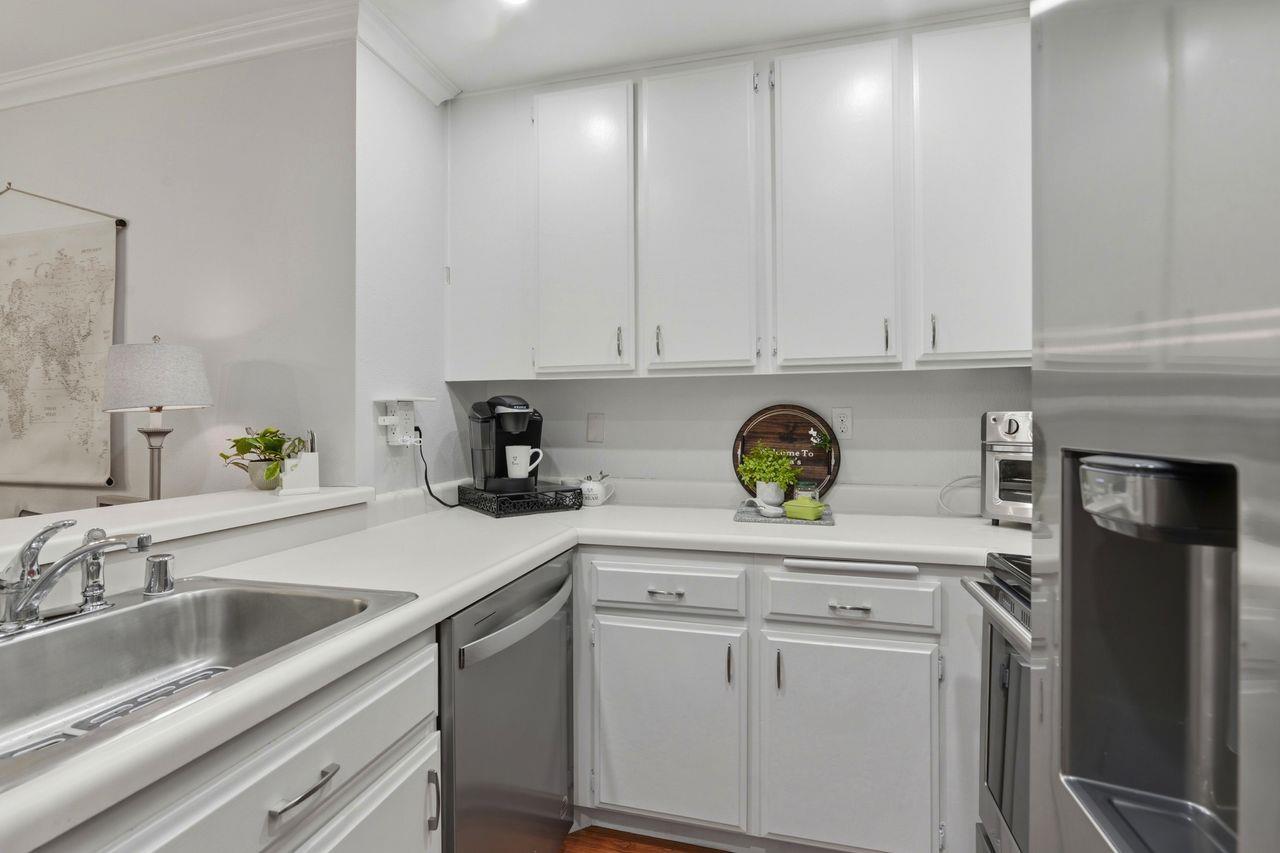 Detail Gallery Image 12 of 18 For 2140 Santa Cruz Ave #D105,  Menlo Park,  CA 94025 - 2 Beds | 2 Baths