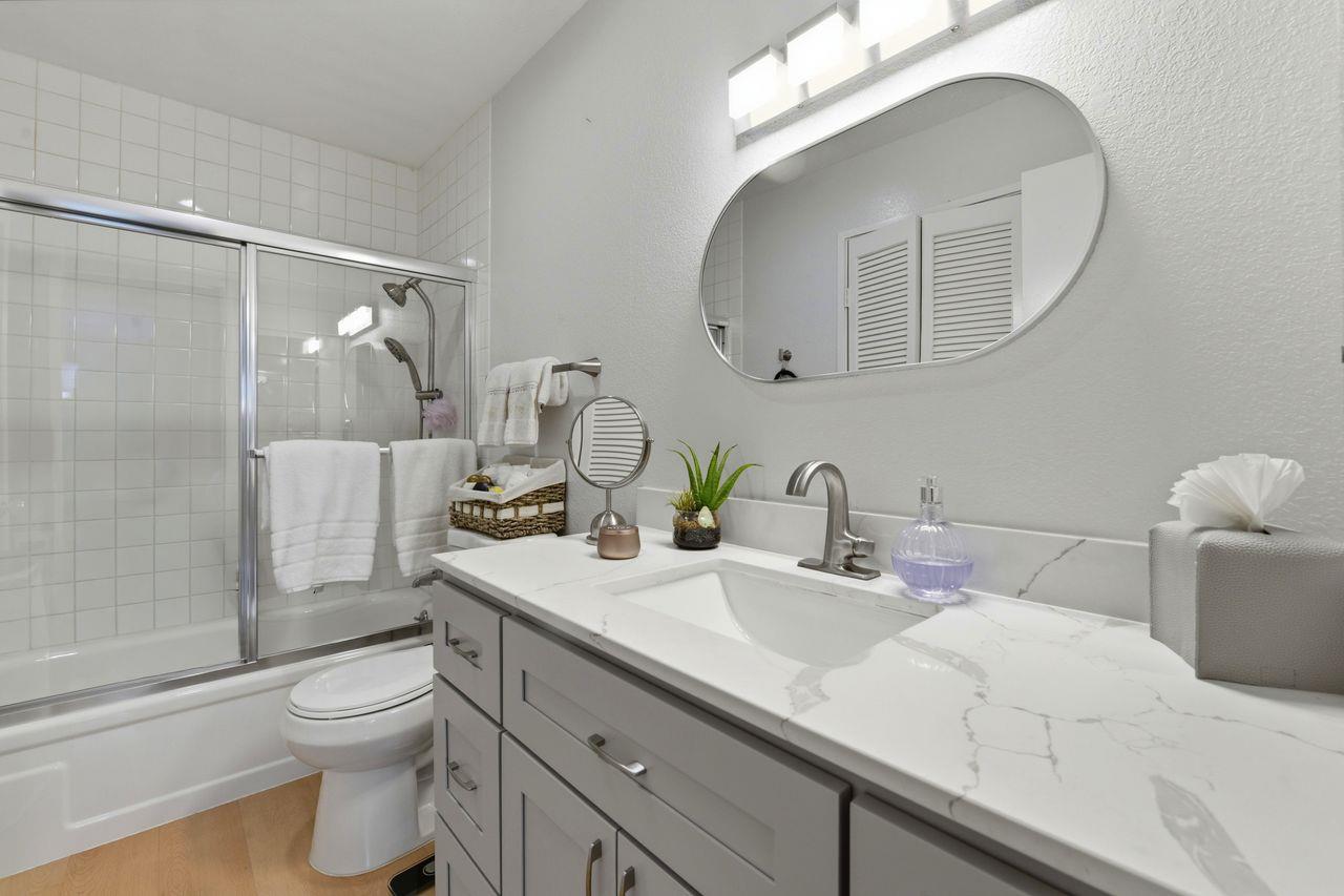 Detail Gallery Image 15 of 18 For 2140 Santa Cruz Ave #D105,  Menlo Park,  CA 94025 - 2 Beds | 2 Baths