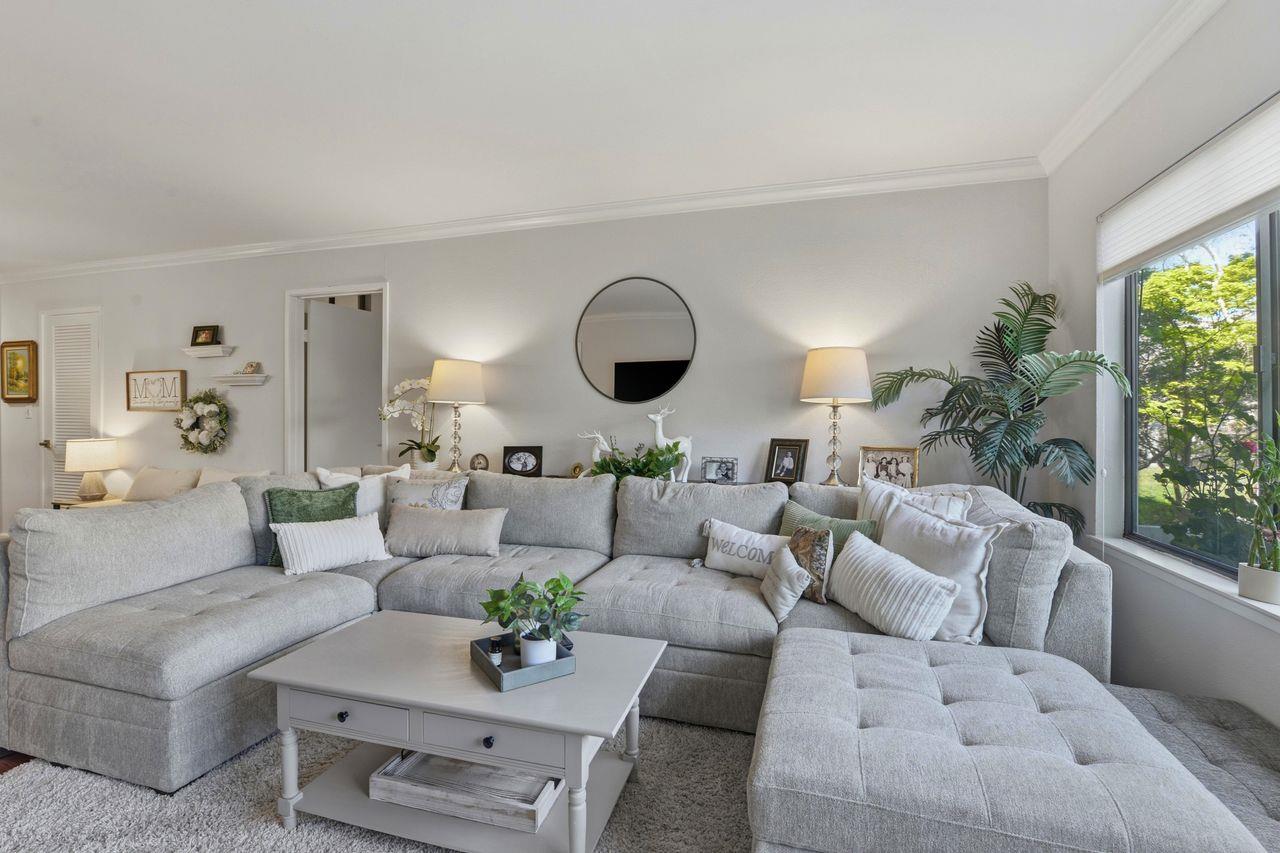 Detail Gallery Image 8 of 18 For 2140 Santa Cruz Ave #D105,  Menlo Park,  CA 94025 - 2 Beds | 2 Baths