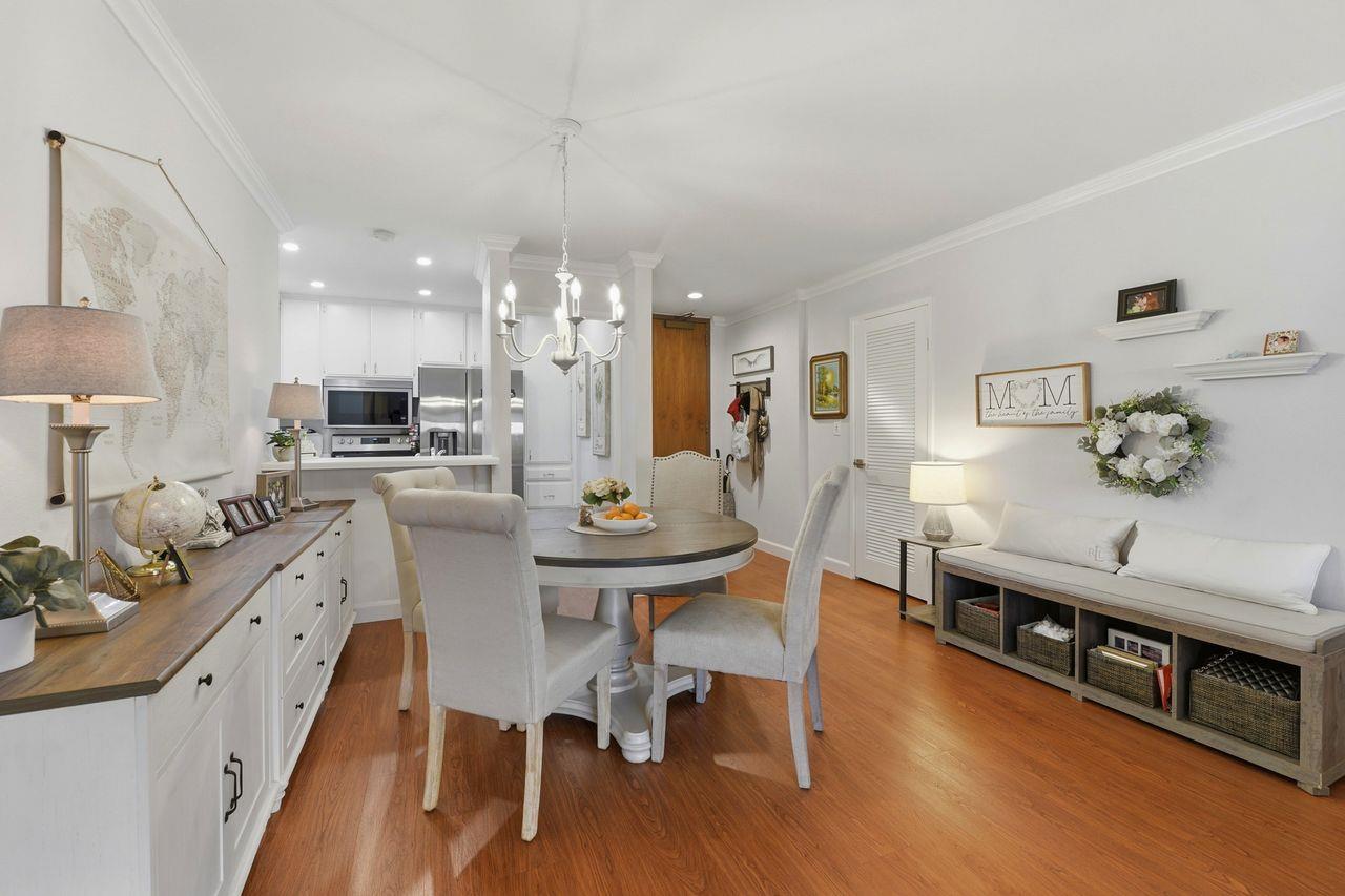 Detail Gallery Image 9 of 18 For 2140 Santa Cruz Ave #D105,  Menlo Park,  CA 94025 - 2 Beds | 2 Baths