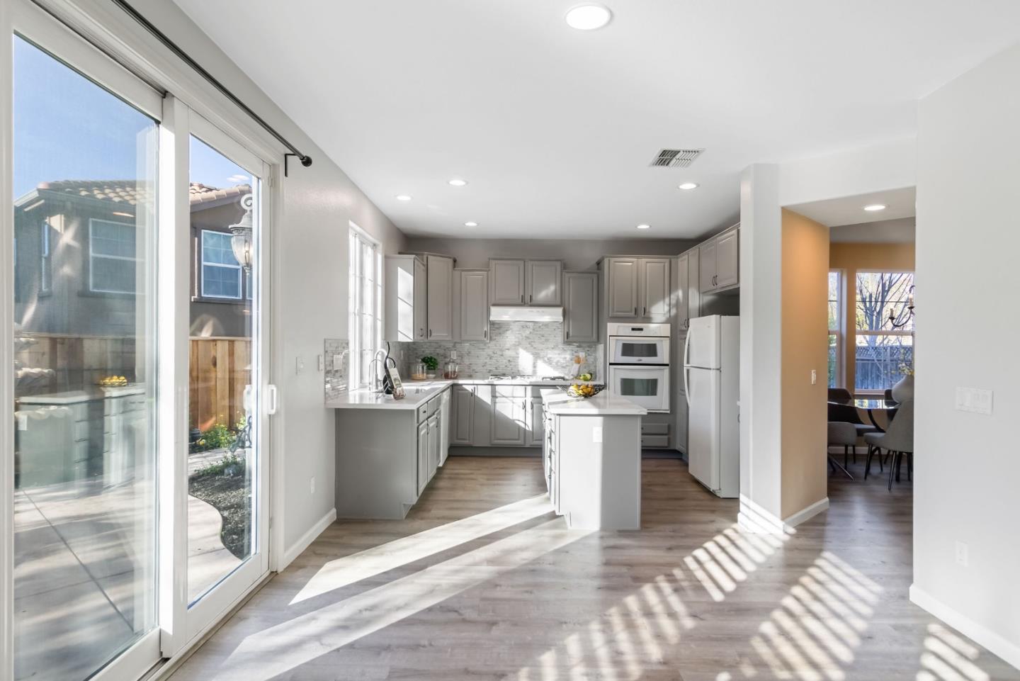 Detail Gallery Image 14 of 62 For 300 Crestridge Ct, San Jose,  CA 95138 - 5 Beds | 3 Baths