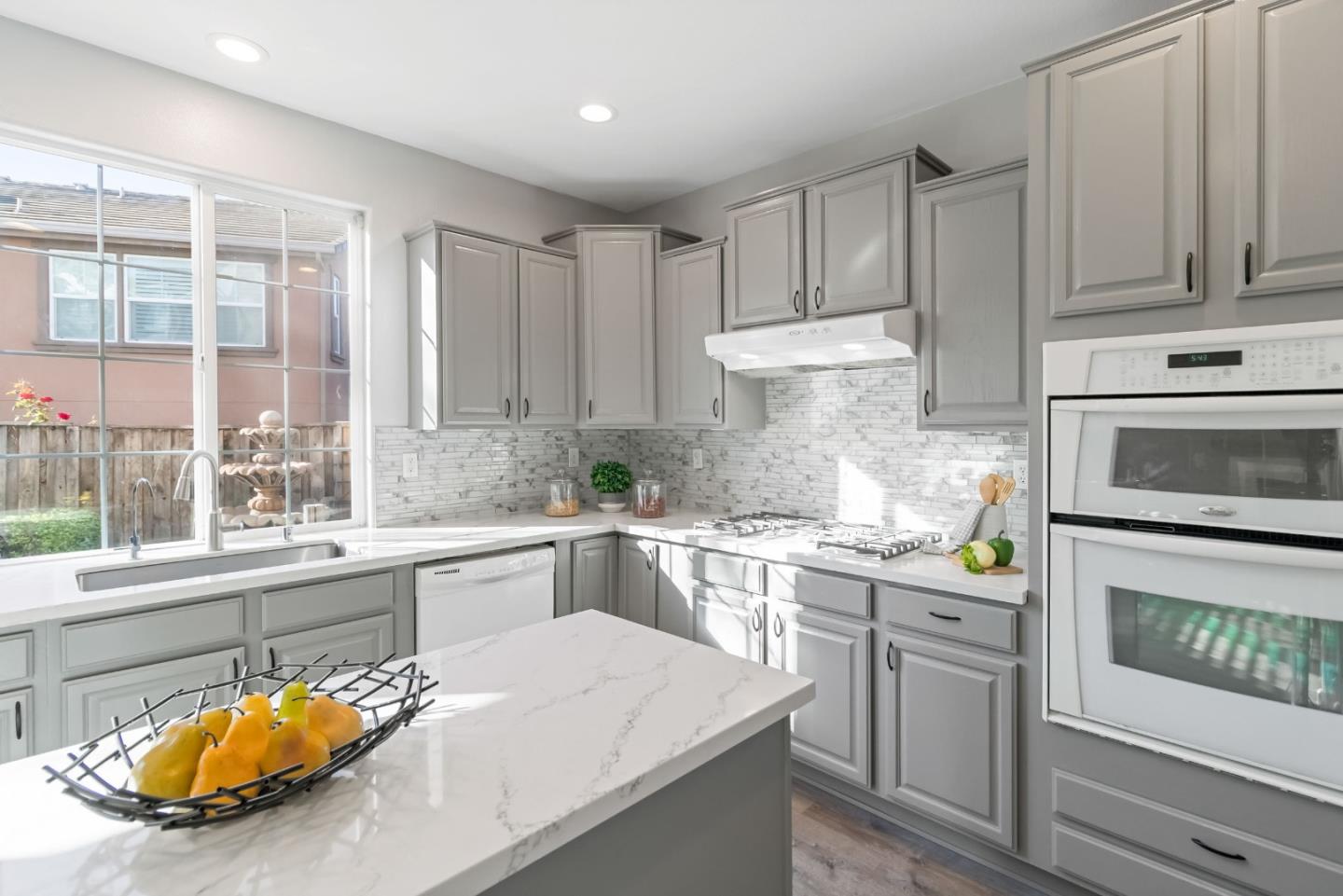 Detail Gallery Image 5 of 62 For 300 Crestridge Ct, San Jose,  CA 95138 - 5 Beds | 3 Baths