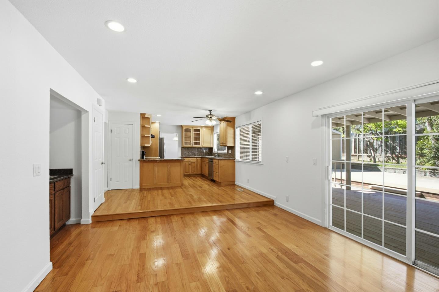 Detail Gallery Image 11 of 30 For 1156 Lansdale Ct, San Jose,  CA 95120 - 5 Beds | 2/1 Baths