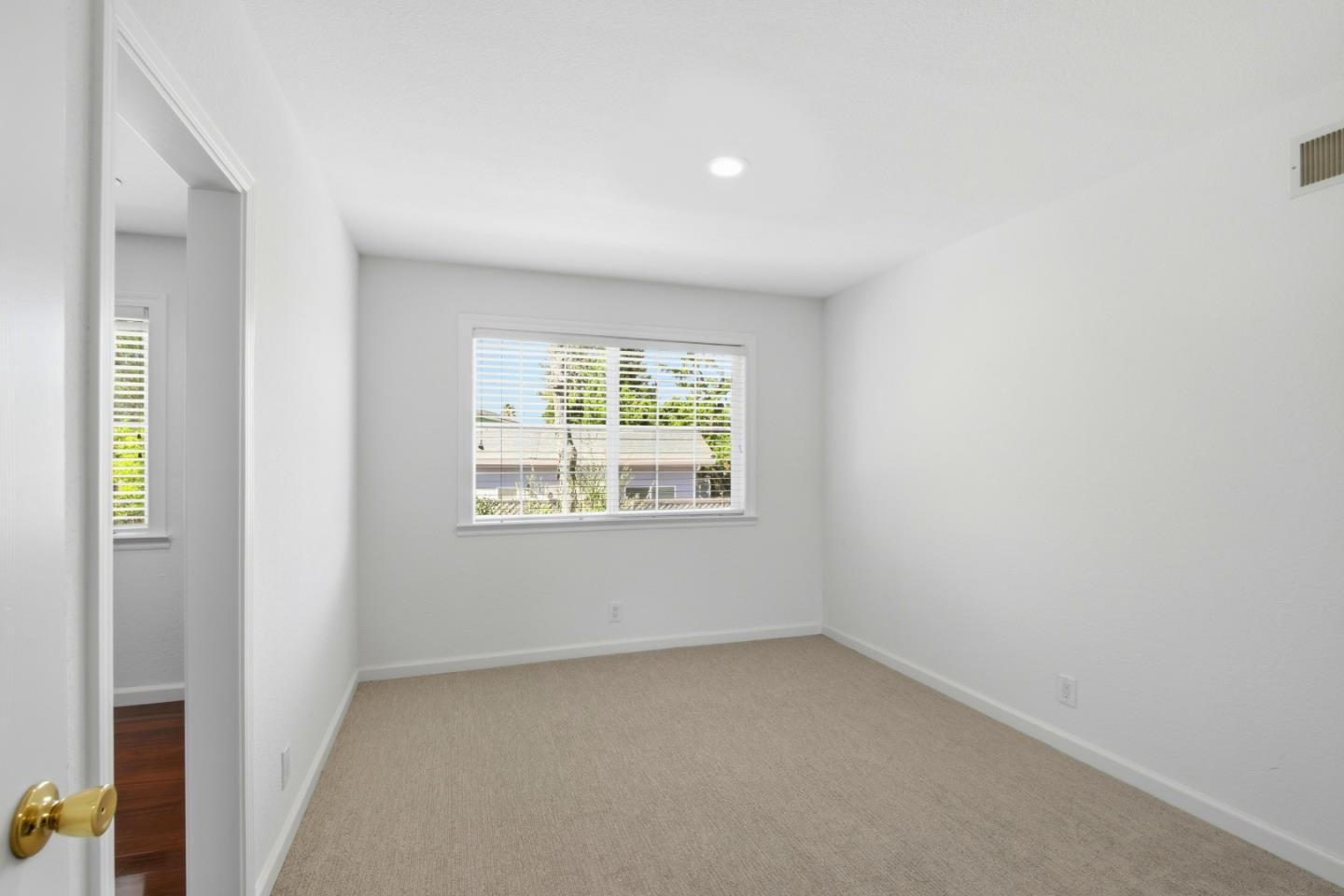 Detail Gallery Image 13 of 30 For 1156 Lansdale Ct, San Jose,  CA 95120 - 5 Beds | 2/1 Baths