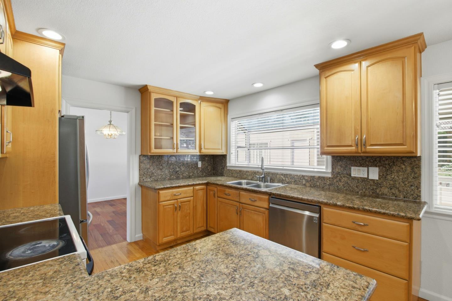 Detail Gallery Image 14 of 30 For 1156 Lansdale Ct, San Jose,  CA 95120 - 5 Beds | 2/1 Baths