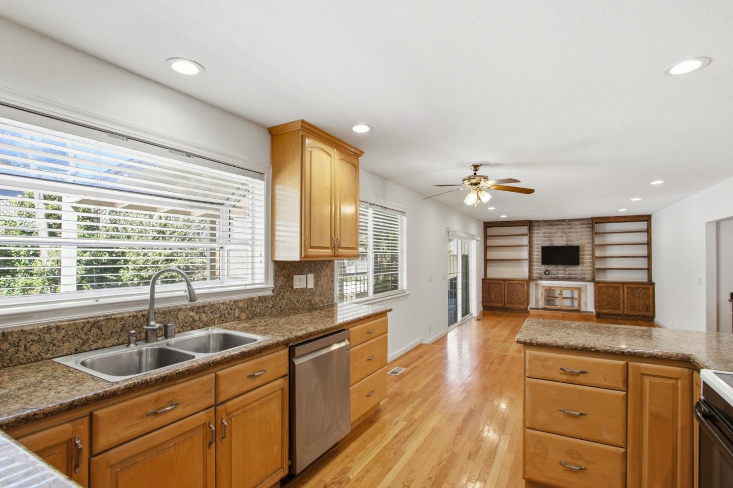 Detail Gallery Image 5 of 30 For 1156 Lansdale Ct, San Jose,  CA 95120 - 5 Beds | 2/1 Baths