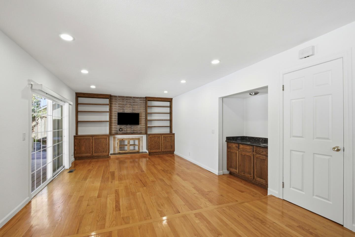 Detail Gallery Image 6 of 30 For 1156 Lansdale Ct, San Jose,  CA 95120 - 5 Beds | 2/1 Baths