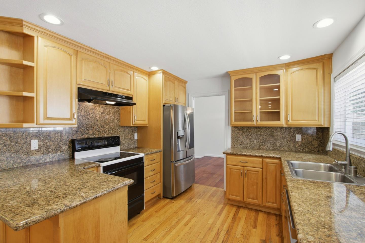 Detail Gallery Image 7 of 30 For 1156 Lansdale Ct, San Jose,  CA 95120 - 5 Beds | 2/1 Baths