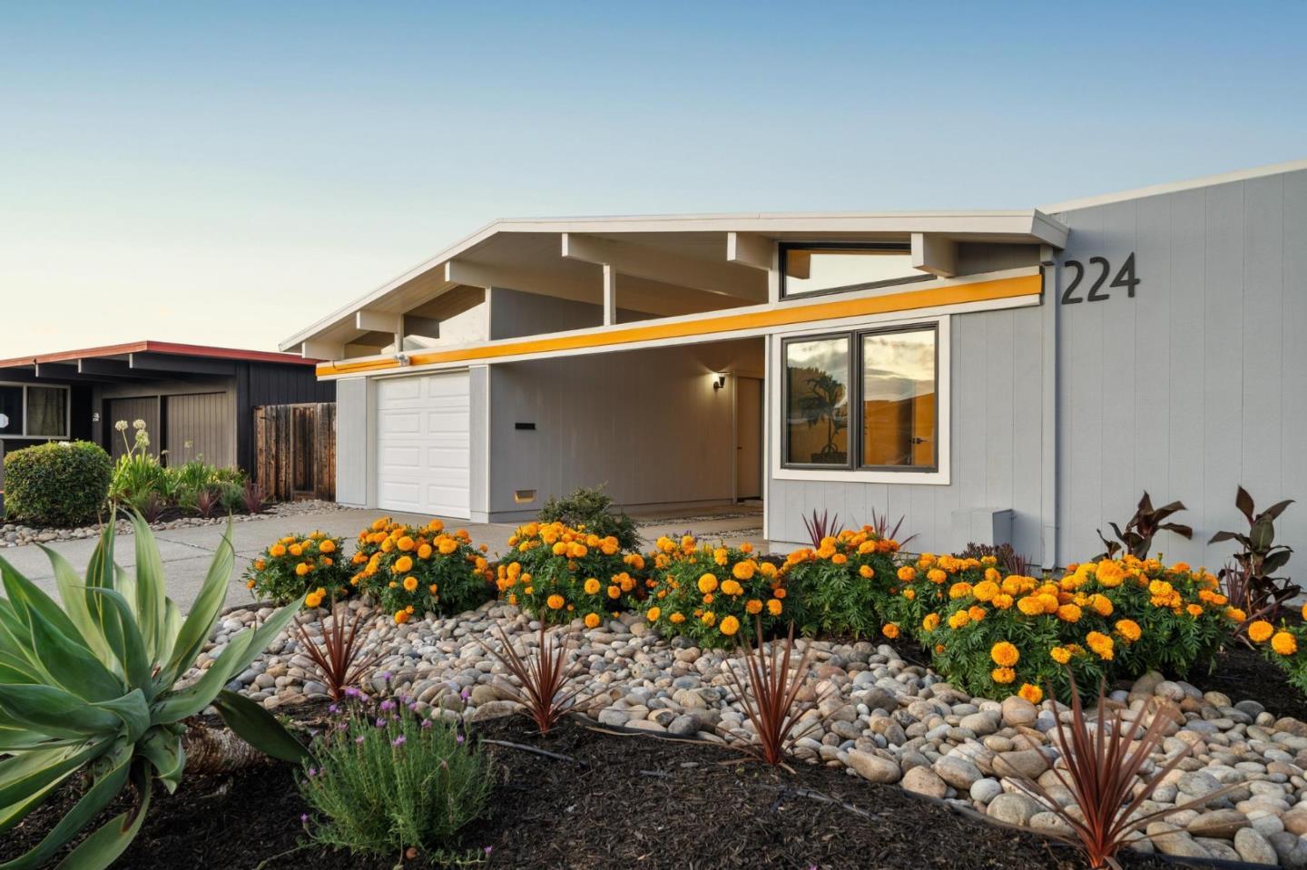 Detail Gallery Image 2 of 54 For 224 Loon Ct, Foster City,  CA 94404 - 4 Beds | 2 Baths