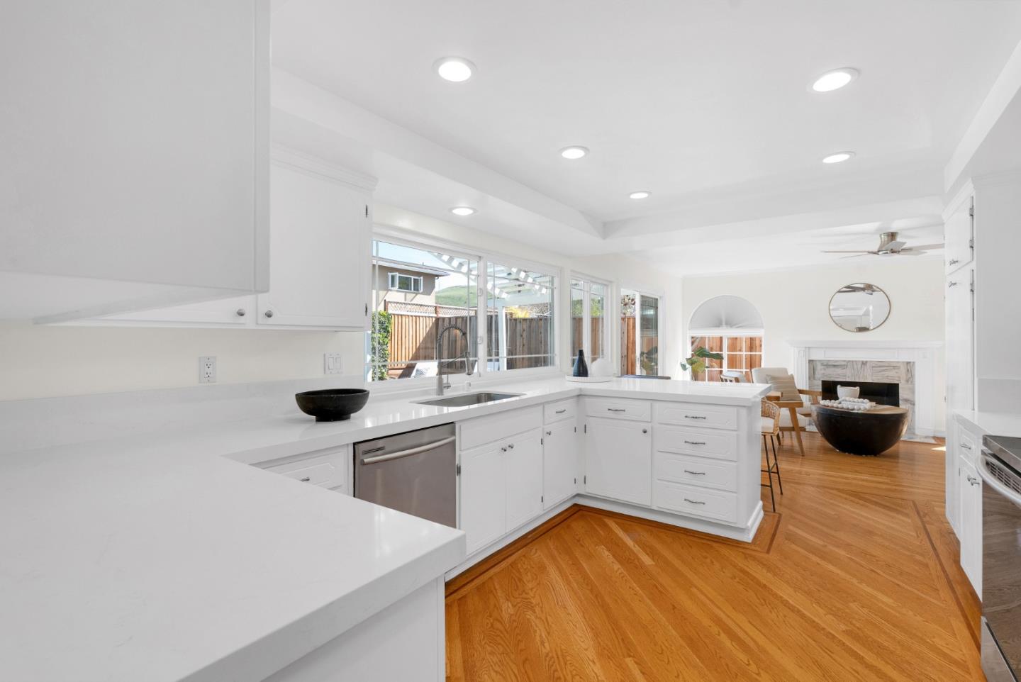 Detail Gallery Image 11 of 61 For 6280 Mountford Dr, San Jose,  CA 95123 - 4 Beds | 2/1 Baths