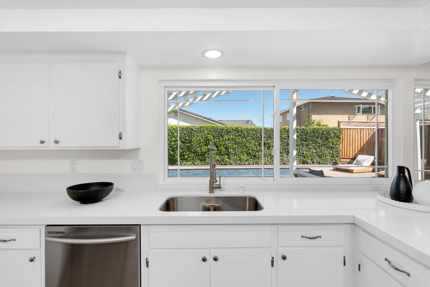 Detail Gallery Image 12 of 61 For 6280 Mountford Dr, San Jose,  CA 95123 - 4 Beds | 2/1 Baths