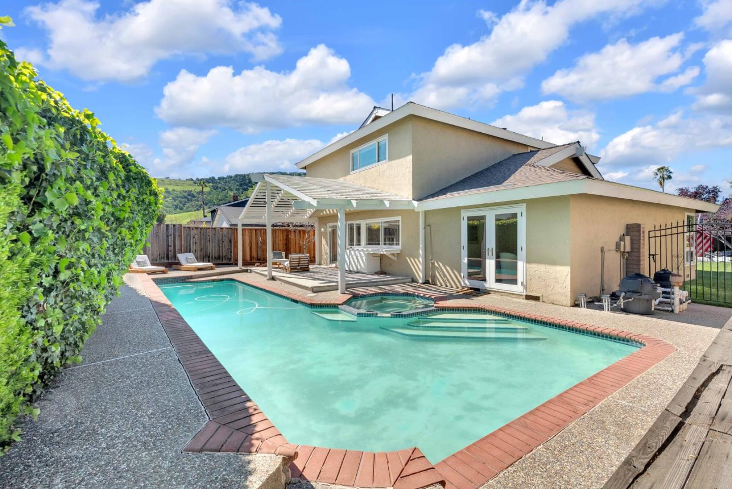 Detail Gallery Image 40 of 61 For 6280 Mountford Dr, San Jose,  CA 95123 - 4 Beds | 2/1 Baths