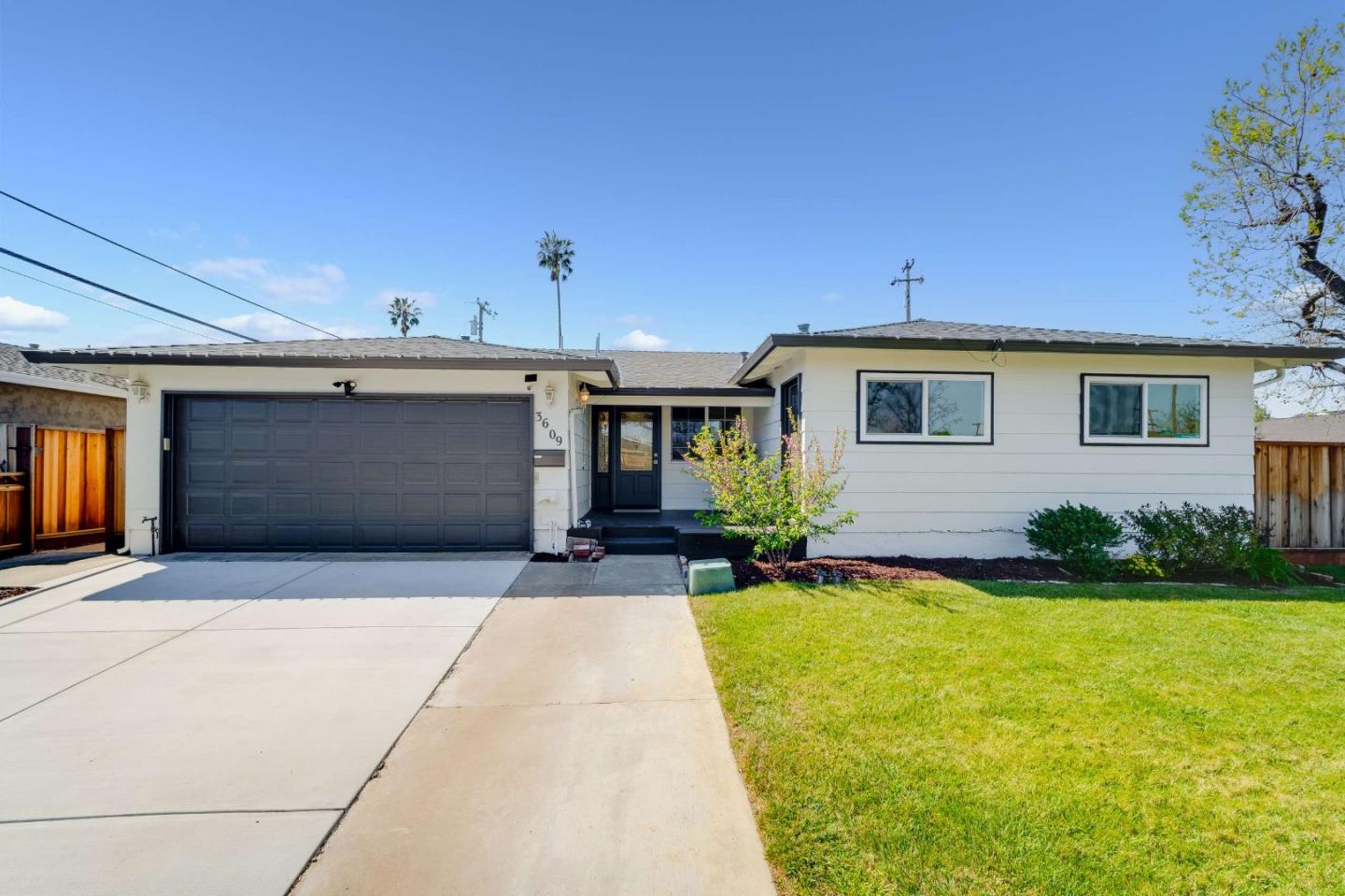 Detail Gallery Image 2 of 34 For 3609 Cefalu Dr, San Jose,  CA 95124 - 5 Beds | 3 Baths