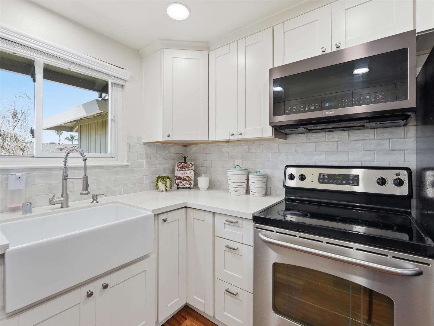 Detail Gallery Image 13 of 34 For 5711 Hillbright Cir, San Jose,  CA 95123 - 4 Beds | 2 Baths