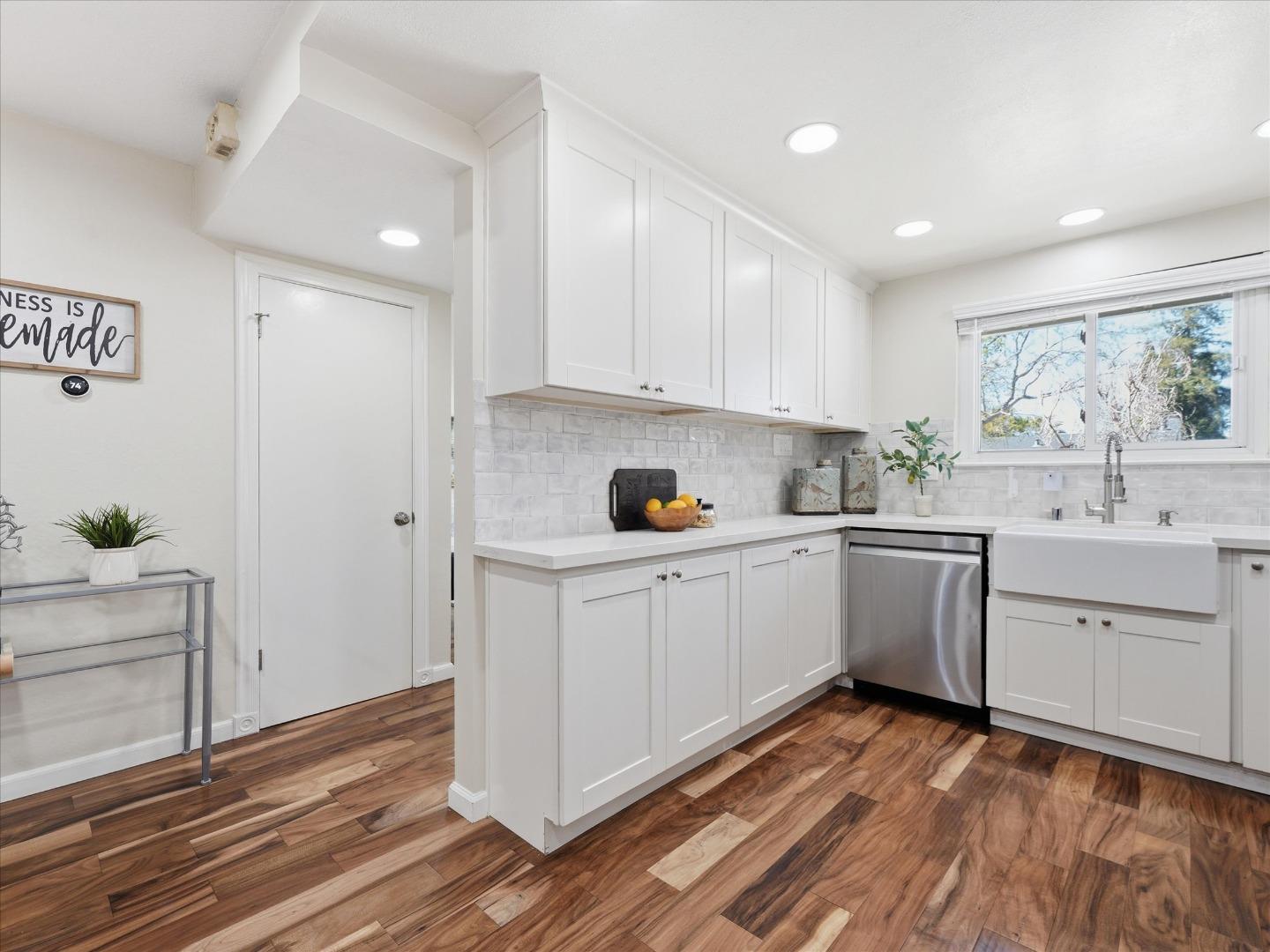 Detail Gallery Image 14 of 34 For 5711 Hillbright Cir, San Jose,  CA 95123 - 4 Beds | 2 Baths