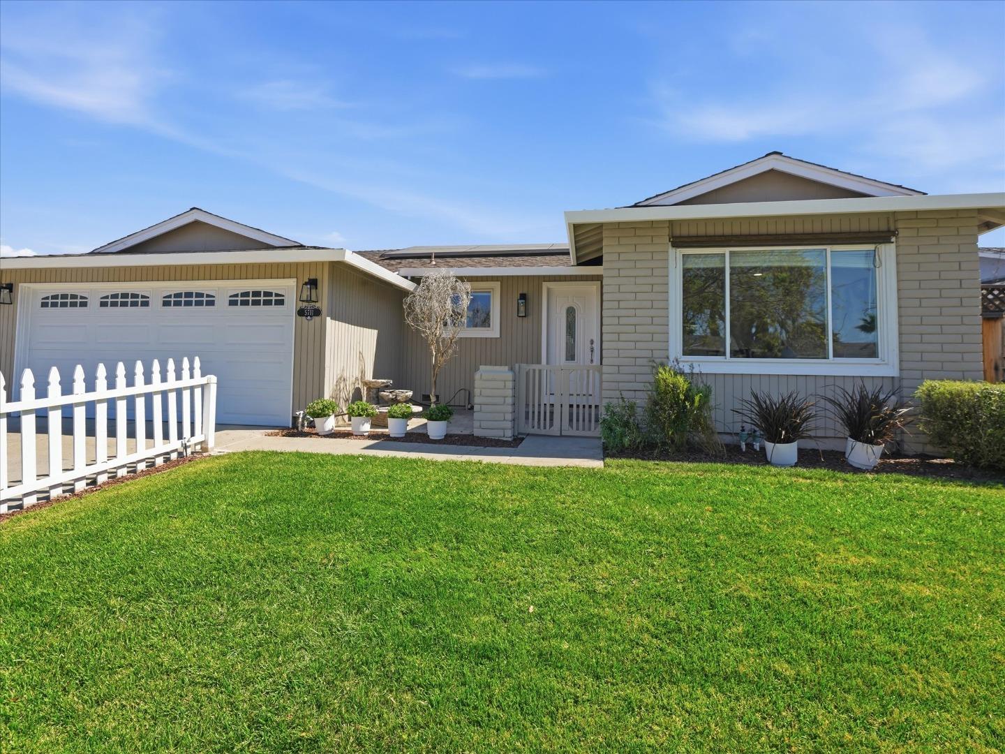 Detail Gallery Image 2 of 34 For 5711 Hillbright Cir, San Jose,  CA 95123 - 4 Beds | 2 Baths